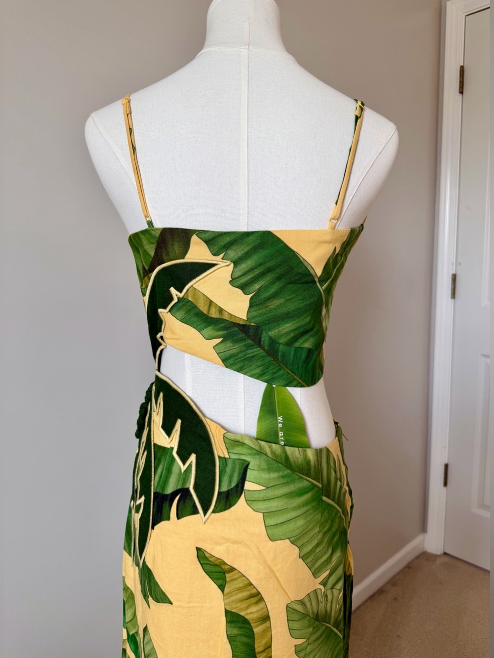 FARM Rio Soft Yellow 3D Banana Leaves Cutout Maxi Dress Lined NWT - Size M/L - Picture 10 of 15
